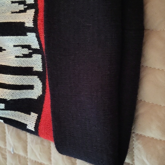 Tommy Hilfiger pom pom hat. (Matches the jacket I've listed). - Picture 5 of 6